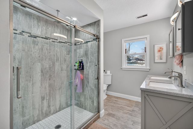 1605 Ashworth Road, West Des Moines, IA 50265