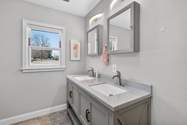 1605 Ashworth Road, West Des Moines, IA 50265