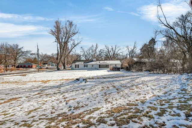 1605 Ashworth Road, West Des Moines, IA 50265