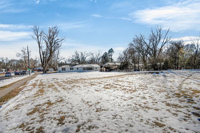 1605 Ashworth Road, West Des Moines, IA 50265