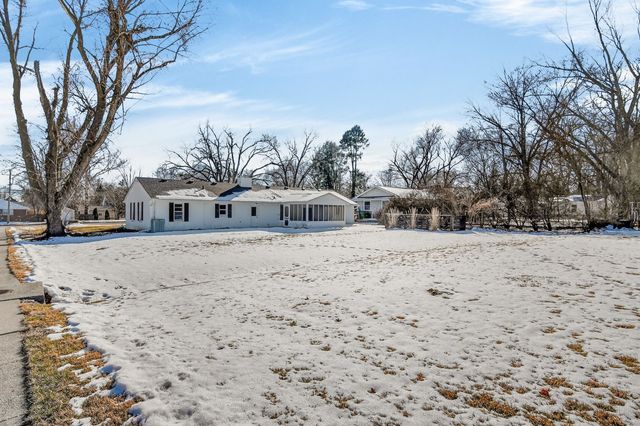 1605 Ashworth Road, West Des Moines, IA 50265