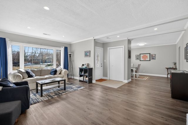 1605 Ashworth Road, West Des Moines, IA 50265