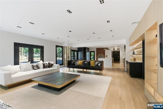 60x Brookside Drive, Upper Saddle River, NJ 07458