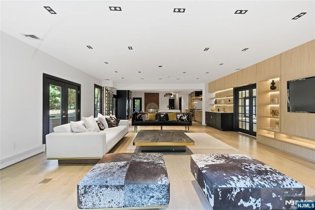 60x Brookside Drive, Upper Saddle River, NJ 07458