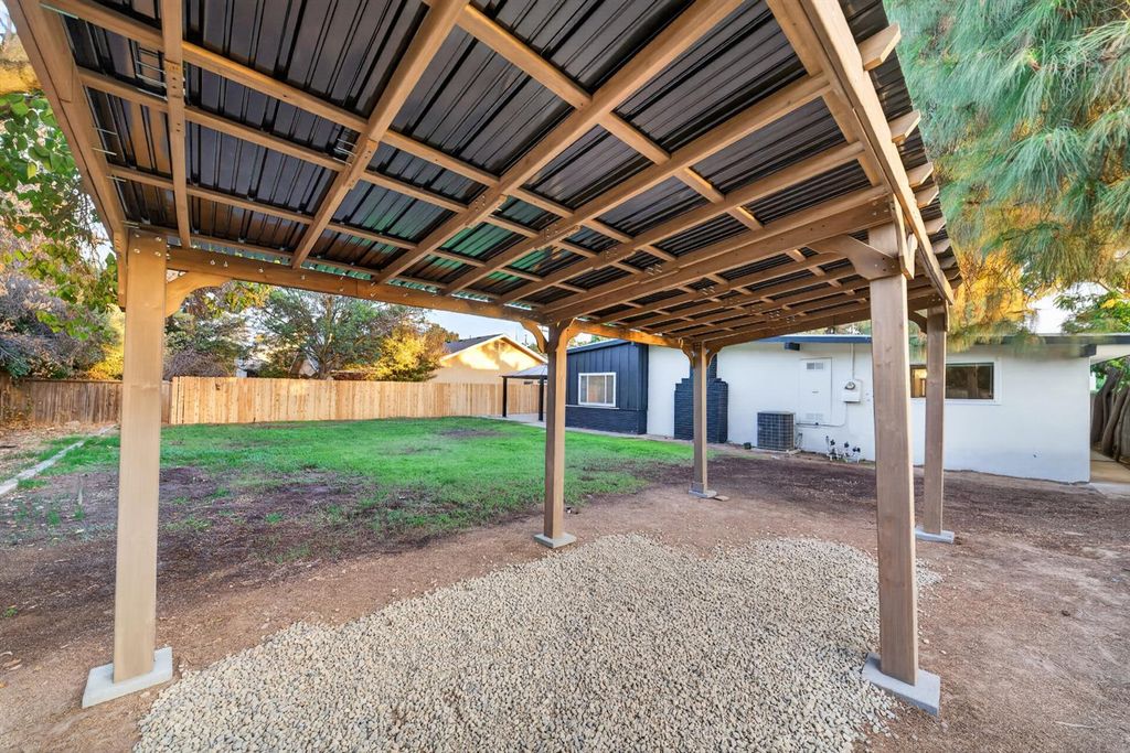 Image 10 of property listing at 1472 E Barstow Avenue, Fresno, CA 93710