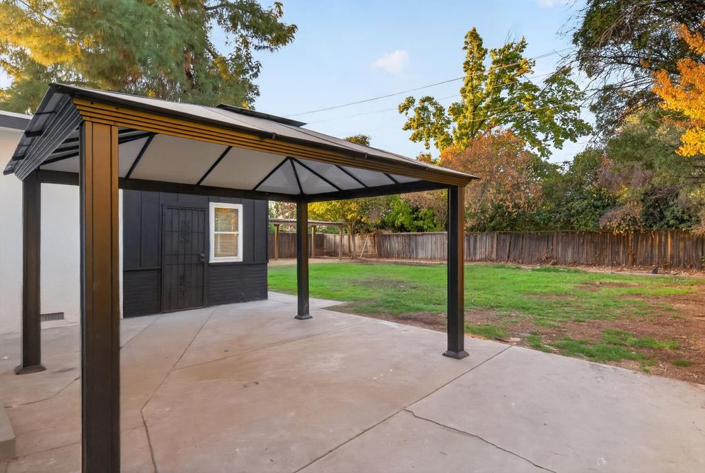 Image 11 of property listing at 1472 E Barstow Avenue, Fresno, CA 93710