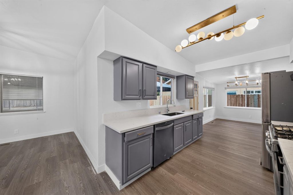 Image 15 of property listing at 1472 E Barstow Avenue, Fresno, CA 93710
