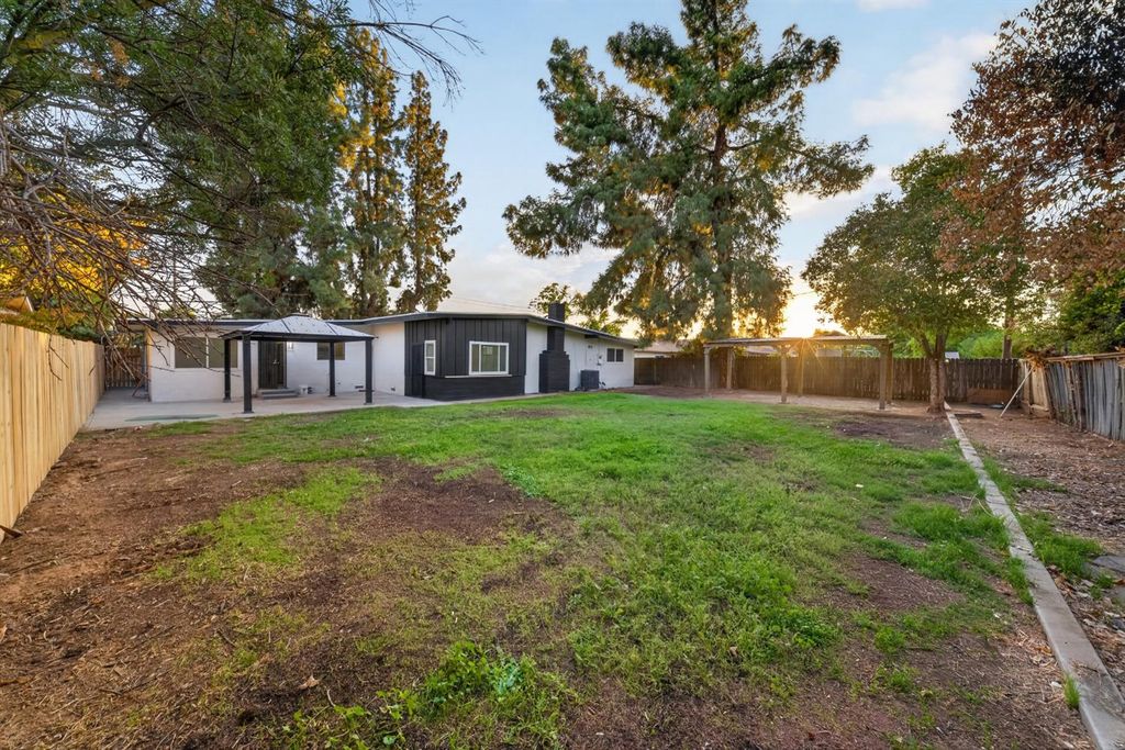 Image 3 of property listing at 1472 E Barstow Avenue, Fresno, CA 93710