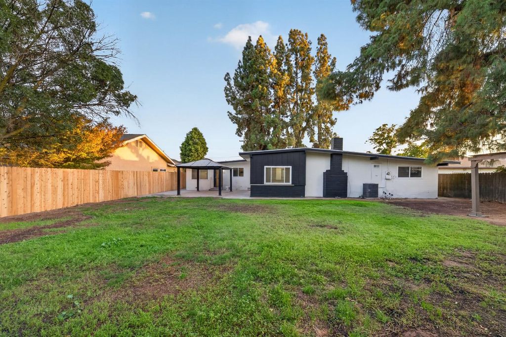 Image 4 of property listing at 1472 E Barstow Avenue, Fresno, CA 93710