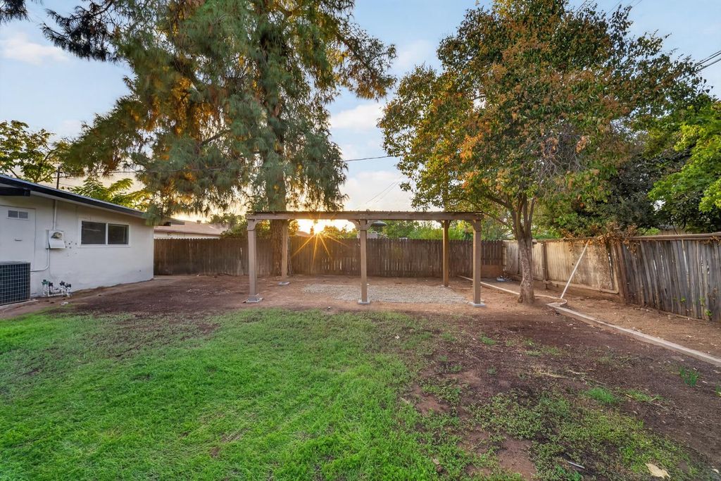 Image 5 of property listing at 1472 E Barstow Avenue, Fresno, CA 93710