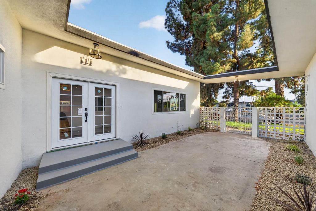 Image 7 of property listing at 1472 E Barstow Avenue, Fresno, CA 93710