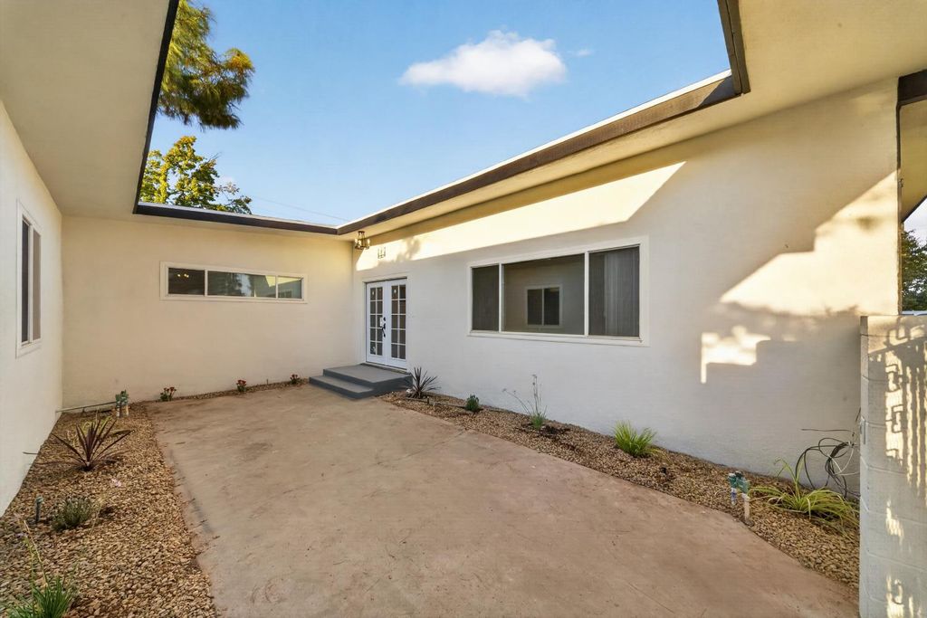 Image 8 of property listing at 1472 E Barstow Avenue, Fresno, CA 93710