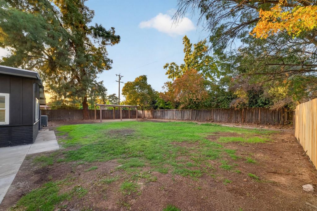 Image 9 of property listing at 1472 E Barstow Avenue, Fresno, CA 93710