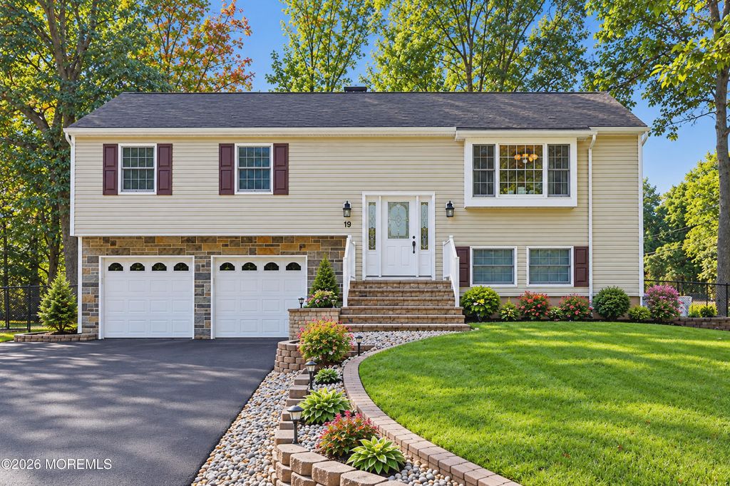 19 Buckingham Drive, Jackson, NJ 08527