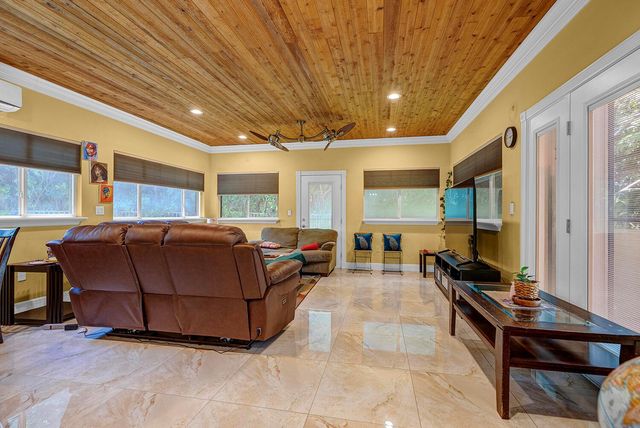 8020 NW 70th Avenue, Parkland, FL 33067