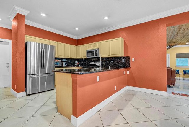 8020 NW 70th Avenue, Parkland, FL 33067