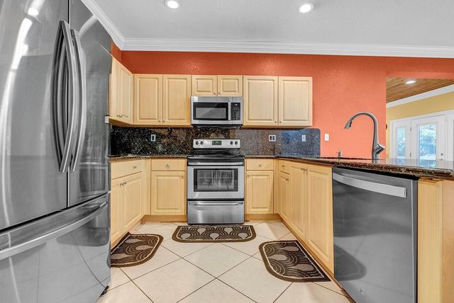 8020 NW 70th Avenue, Parkland, FL 33067