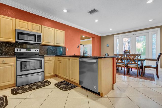 8020 NW 70th Avenue, Parkland, FL 33067
