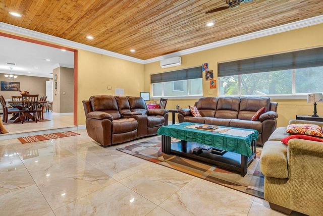 8020 NW 70th Avenue, Parkland, FL 33067