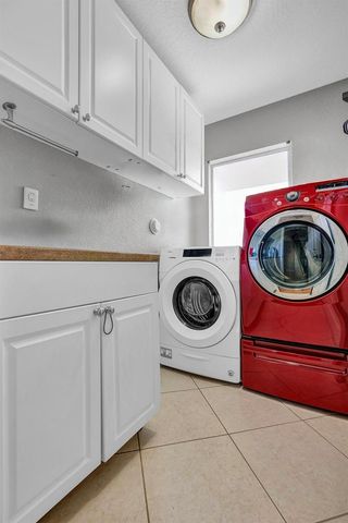 8020 NW 70th Avenue, Parkland, FL 33067