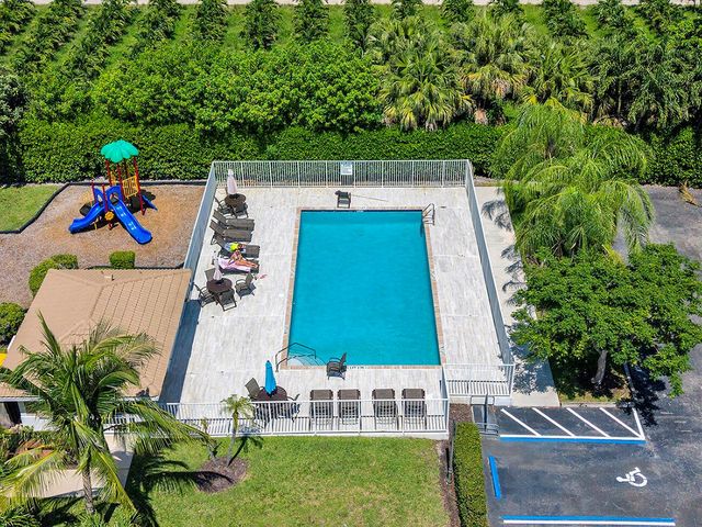 8020 NW 70th Avenue, Parkland, FL 33067