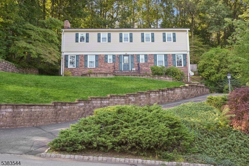 93 Ormont Rd, Chatham Twp., NJ 07928