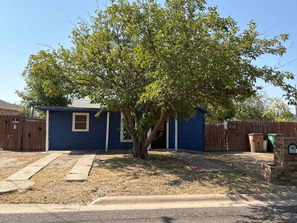 Image 1 of property listing at 723 Hughes Street, San Angelo, TX 76903