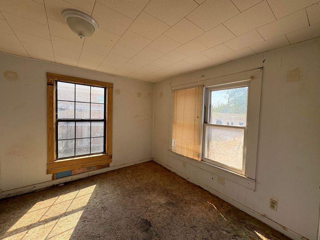 Image 10 of property listing at 723 Hughes Street, San Angelo, TX 76903