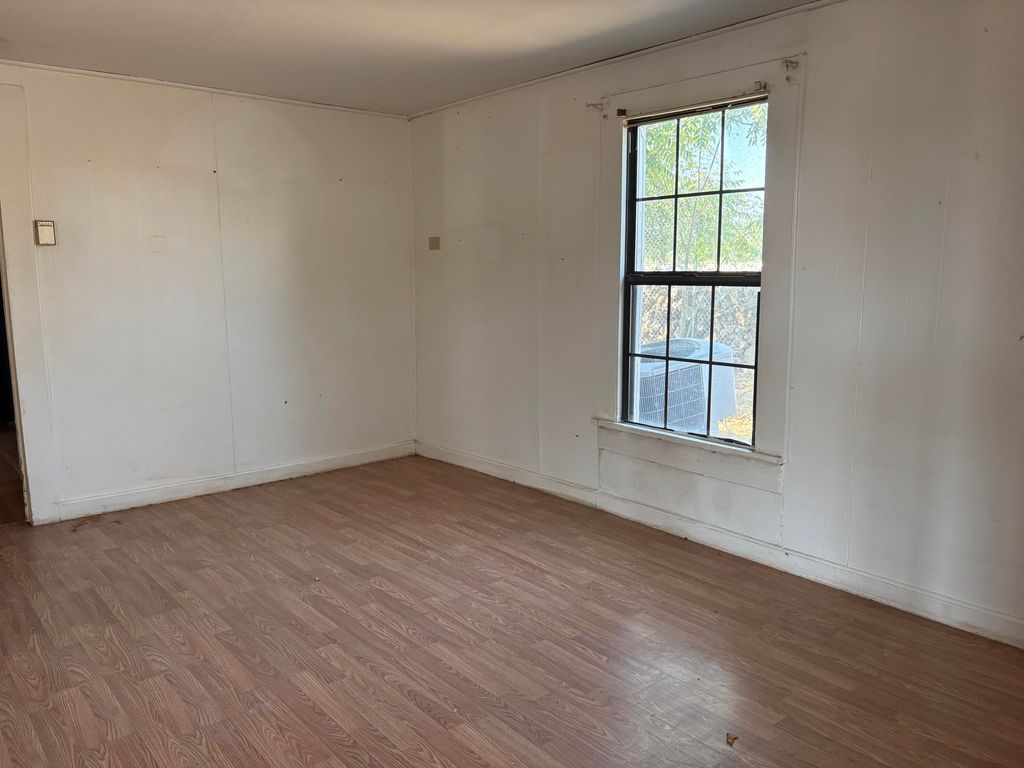 Image 11 of property listing at 723 Hughes Street, San Angelo, TX 76903