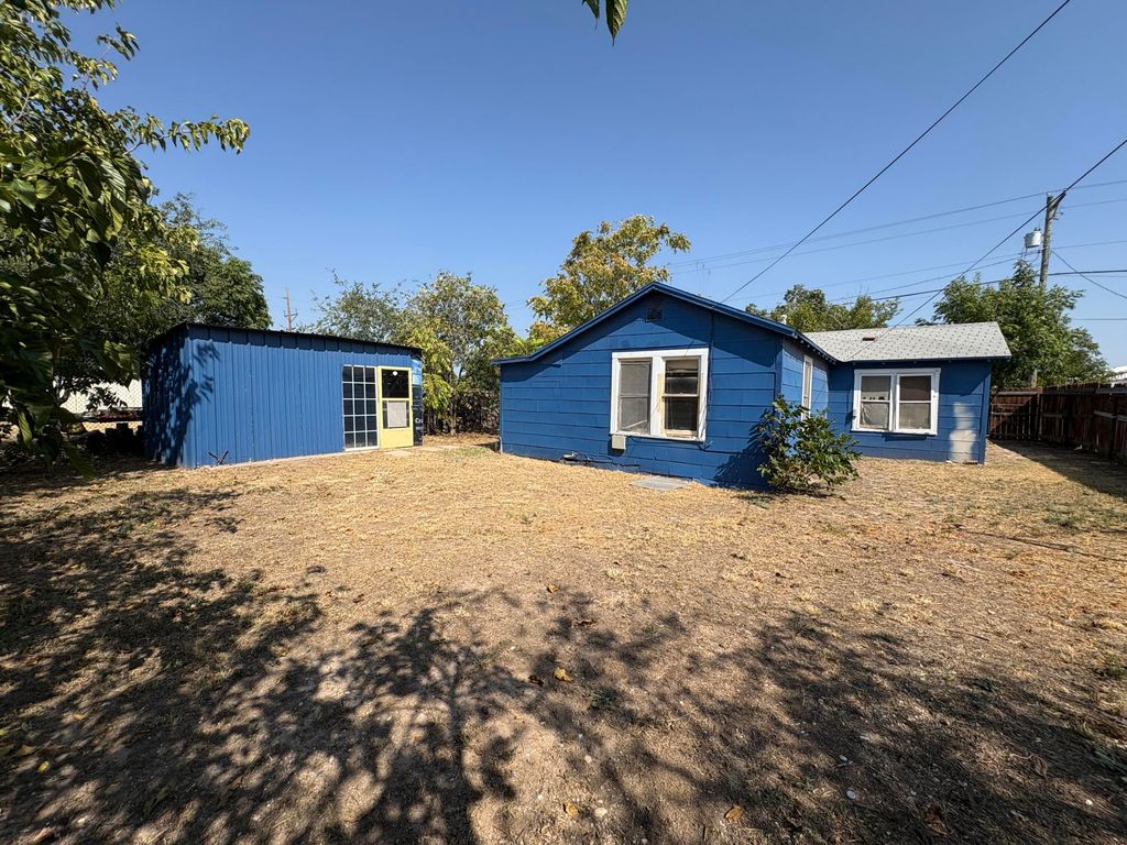 Image 12 of property listing at 723 Hughes Street, San Angelo, TX 76903