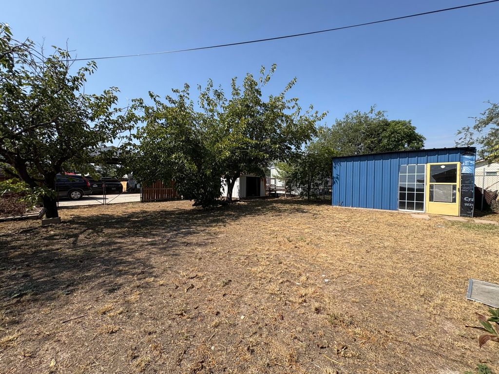 Image 14 of property listing at 723 Hughes Street, San Angelo, TX 76903