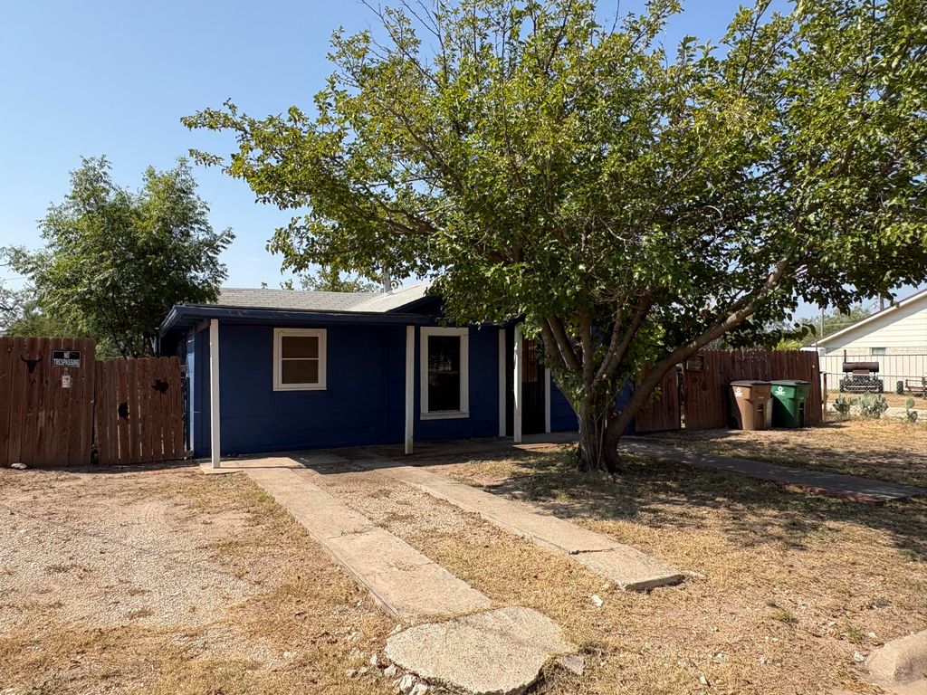 Image 2 of property listing at 723 Hughes Street, San Angelo, TX 76903