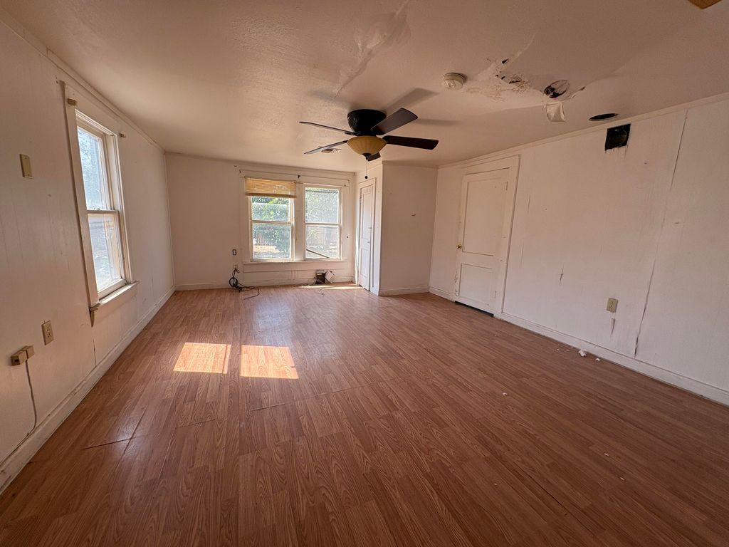 Image 6 of property listing at 723 Hughes Street, San Angelo, TX 76903