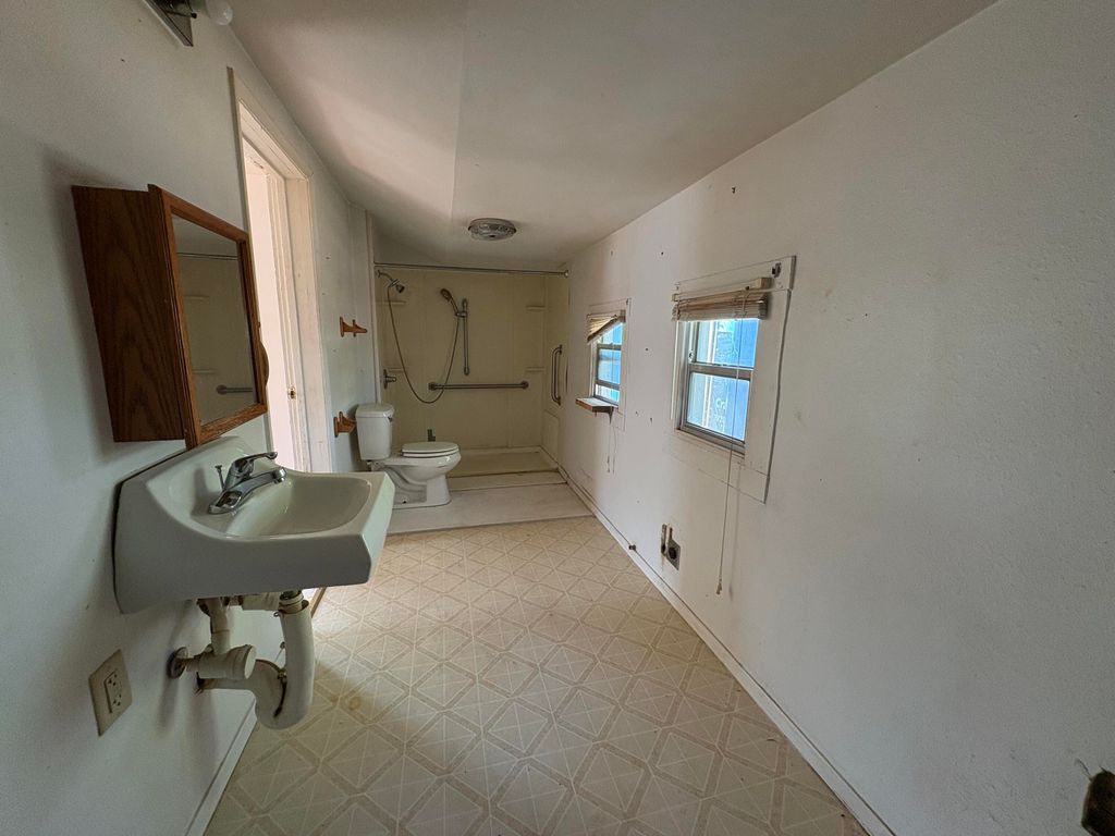 Image 7 of property listing at 723 Hughes Street, San Angelo, TX 76903