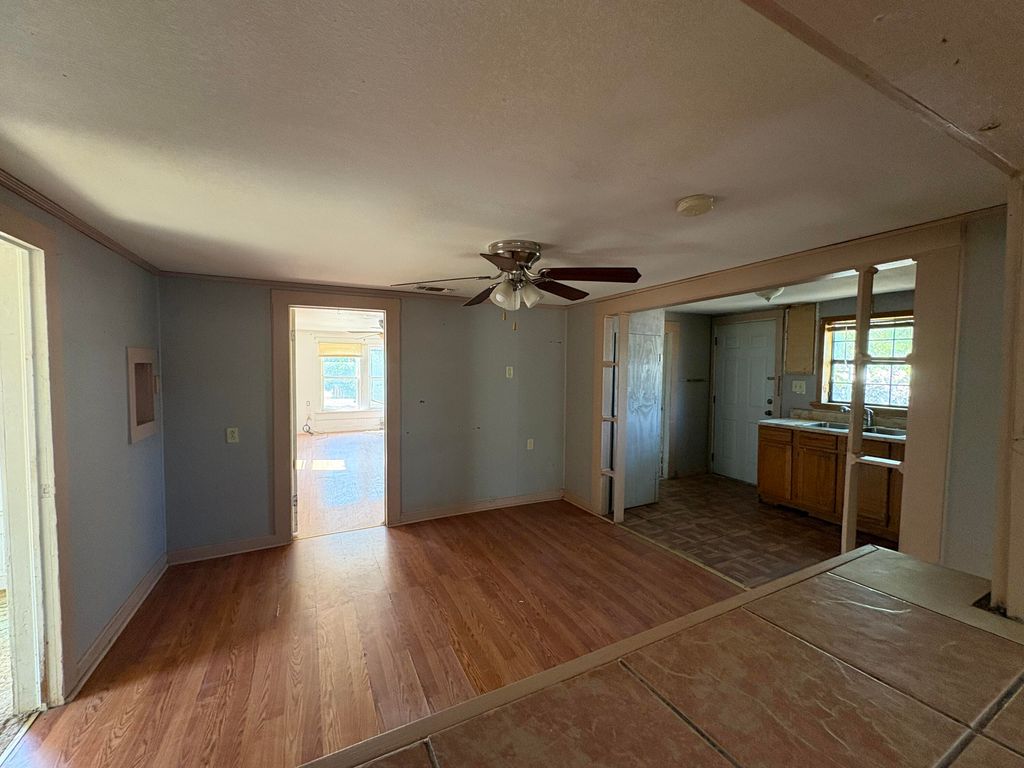 Image 8 of property listing at 723 Hughes Street, San Angelo, TX 76903