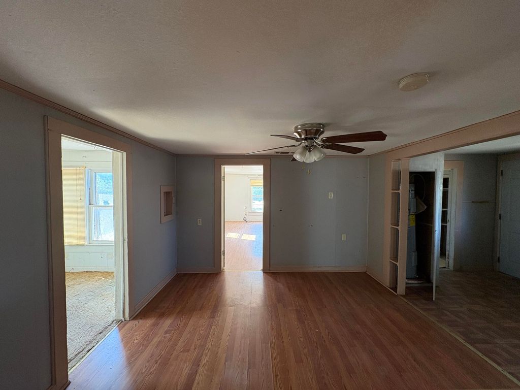 Image 9 of property listing at 723 Hughes Street, San Angelo, TX 76903