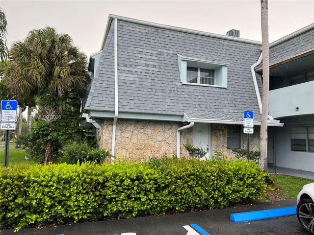 4251 NW 5th St 103, Plantation, FL 33317