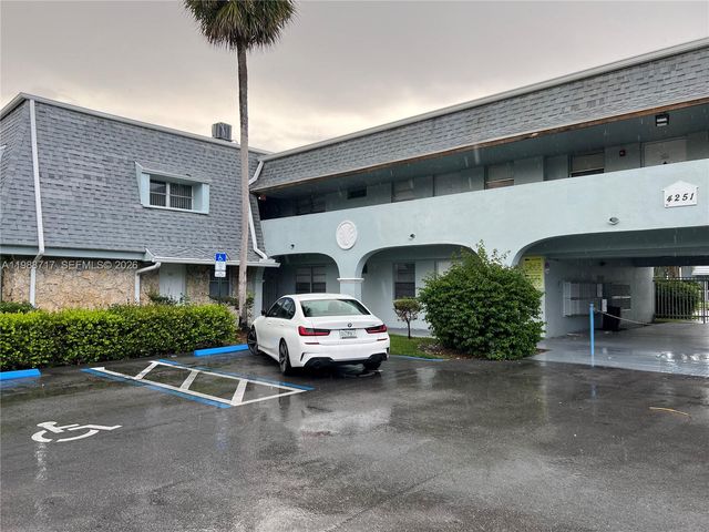 4251 NW 5th St 103, Plantation, FL 33317