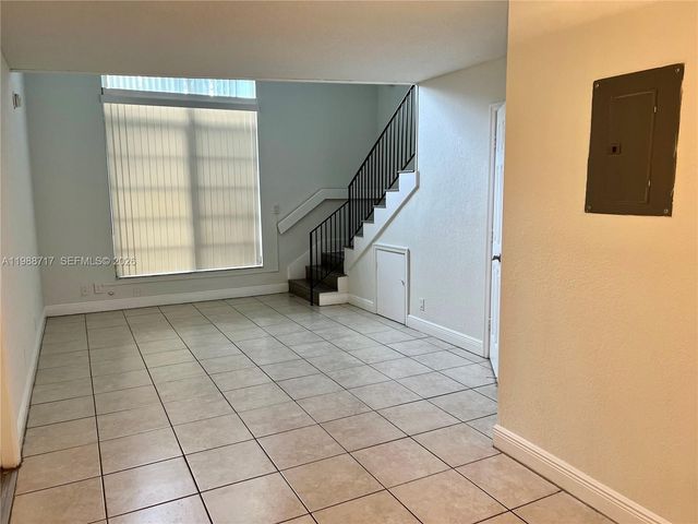 4251 NW 5th St 103, Plantation, FL 33317