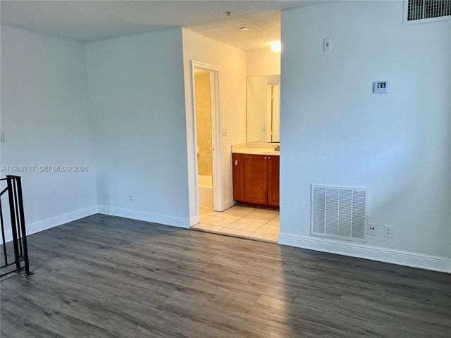 4251 NW 5th St 103, Plantation, FL 33317