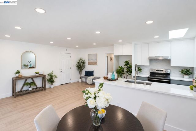 38288 Paseo Padre Pkwy, Fremont, CA 94536