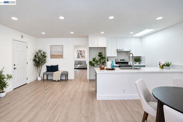 38288 Paseo Padre Pkwy, Fremont, CA 94536
