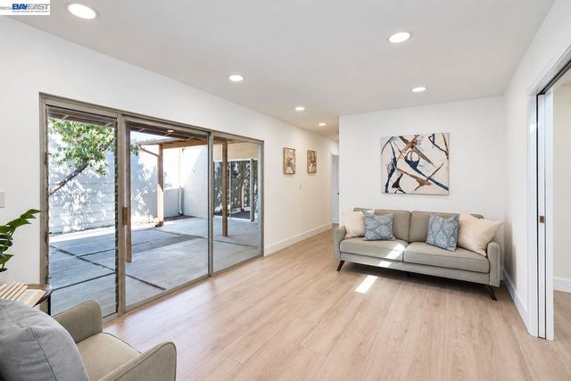 38288 Paseo Padre Pkwy, Fremont, CA 94536