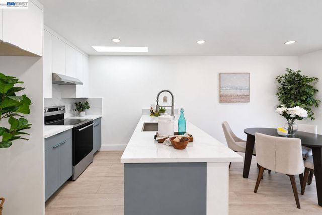 38288 Paseo Padre Pkwy, Fremont, CA 94536