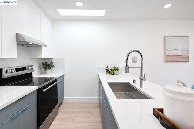 38288 Paseo Padre Pkwy, Fremont, CA 94536
