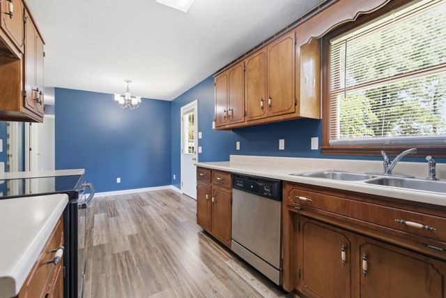 609 Hawkersmith Rd, Tullahoma, TN 37388