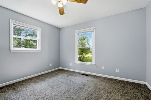 609 Hawkersmith Rd, Tullahoma, TN 37388