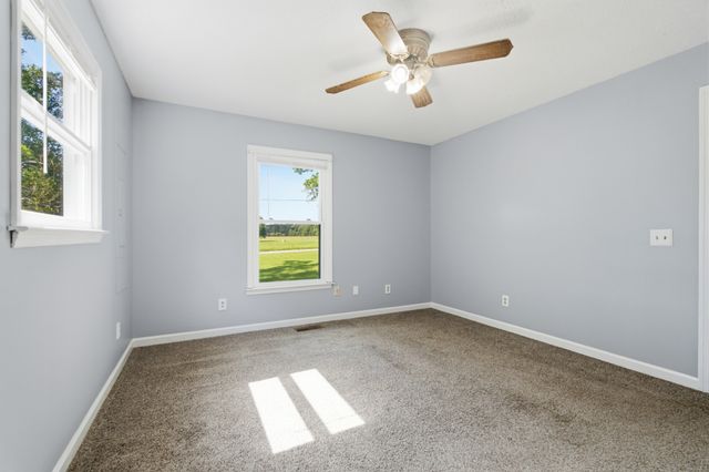 609 Hawkersmith Rd, Tullahoma, TN 37388