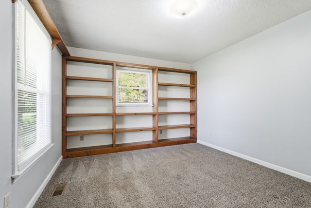 609 Hawkersmith Rd, Tullahoma, TN 37388