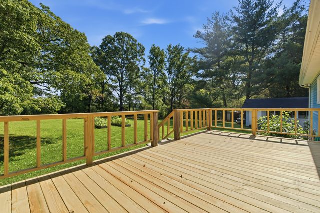 609 Hawkersmith Rd, Tullahoma, TN 37388